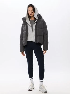 Stradivarius Podstawowa pikowana kurtka z kapturem  Ciemnoszary