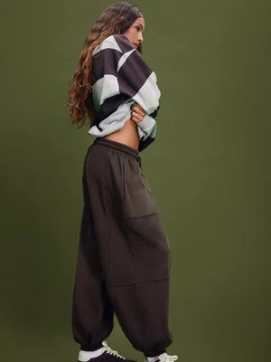 Stradivarius Polarowe spodnie jogger balloon  Brązowy