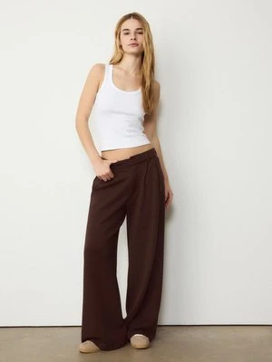 Stradivarius Prążkowana koszulka bokserka  Biały