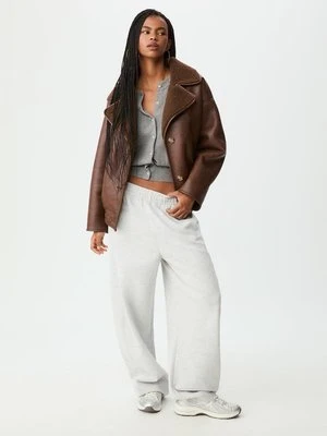 Stradivarius Regularna kurtka ze sztucznej skóry  Brązowy