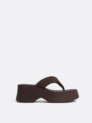 Stradivarius Sandały kliny platforma  BRĄZOWY