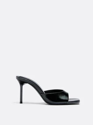 Stradivarius Sandały na obcasie typu mule  Czarny