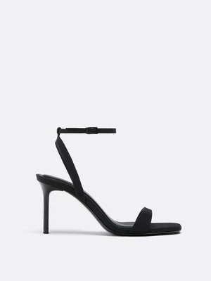 Stradivarius Sandały na szpilce  Czarny