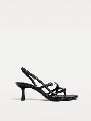 Stradivarius Sandały z paskami i sprzączkami  Czarny