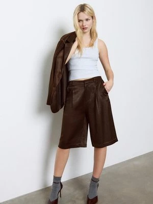 Stradivarius Satynowe bermudy z zaszewkami  Brązowy