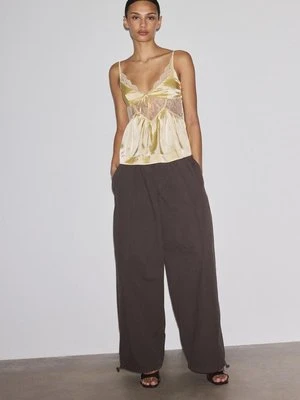 Stradivarius Satynowy top na ramiączkach  Złoty