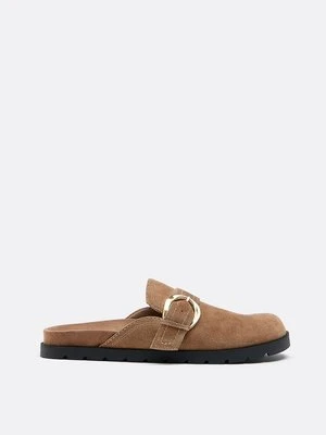 Stradivarius Skórzane chodaki bez pięt  BEŻOWY