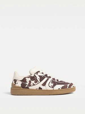 Stradivarius Sneakersy z nadrukiem i efektem sztucznego futra  WIELOKOLOROWY