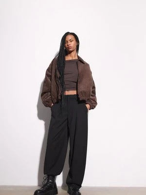 Stradivarius Spodnie baggy z zakładką  Czarny