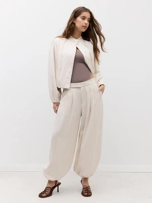 Stradivarius Spodnie balloon fit z klamrą  Ecru