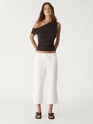 Stradivarius Spodnie capri cargo  Ecru