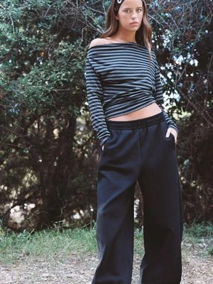 Stradivarius Spodnie dresowe barrel  Czarny