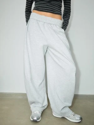 Stradivarius Spodnie jogger barrel  Popielaty