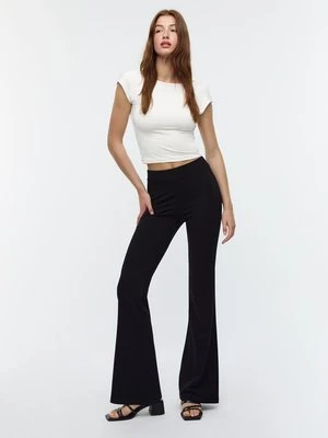 Stradivarius Spodnie dzwony z gładkiej dzianiny  Czarny