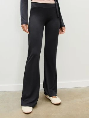 Stradivarius Miękkie spodnie dzwony z modalu  Ciemnoszary