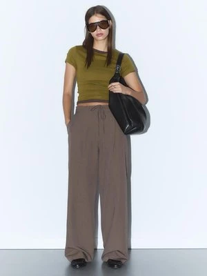 Stradivarius Spodnie eleganckie z zakładkami i sznurkami  Brązowy