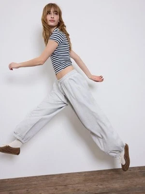 Stradivarius Spodnie jogger balloon volumen  Popielaty