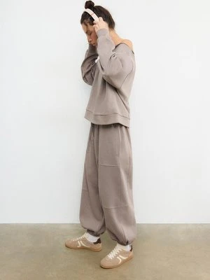 Stradivarius Spodnie jogger balloon z dzianiny dresowej  Beżowy