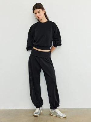 Stradivarius Spodnie jogger balloon z miękkim wywijanym pasem  Czarny