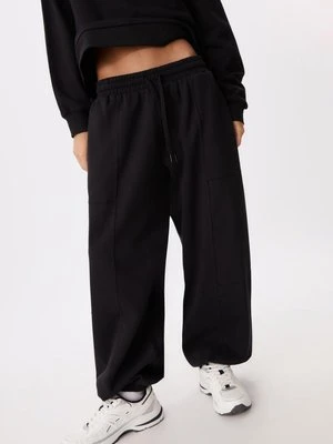 Stradivarius Polarowe spodnie jogger balloon  Czarny