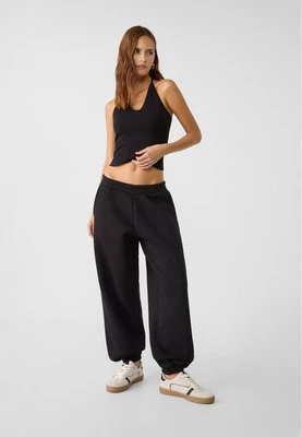 Stradivarius Spodnie jogger boyfriend z dresowej dzianiny  Czarny