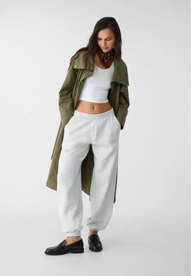 Stradivarius Spodnie jogger boyfriend z dresowej dzianiny  Popielaty