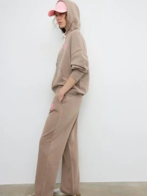 Stradivarius Spodnie jogger z efektem spranego materiału  Beżowy