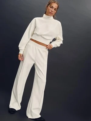 Stradivarius Spodnie jogger z efektem sprania  Ecru