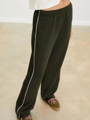 Stradivarius Spodnie jogger z guzikami, miękkie w dotyku  0-526