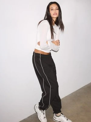 Stradivarius Spodnie jogger z lampasami  Czarny