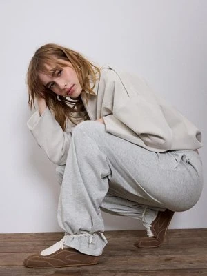 Stradivarius Spodnie jogger z szerokimi nogawkami  Popielaty