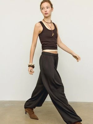 Stradivarius Spodnie jogger z zakładkami, miękkie w dotyku  Brązowy