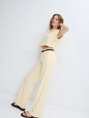Stradivarius Spodnie o prostym kroju z efektem lnu z paskiem  Jasnożółty