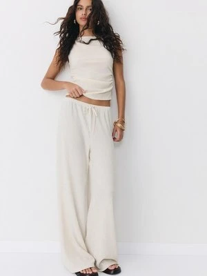 Stradivarius Spodnie proste z efektem marszczenia  Waniliowy