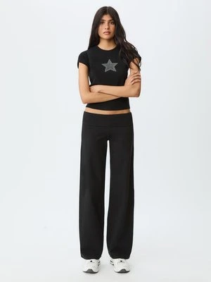 Stradivarius Spodnie proste z wywijanym pasem  Czarny