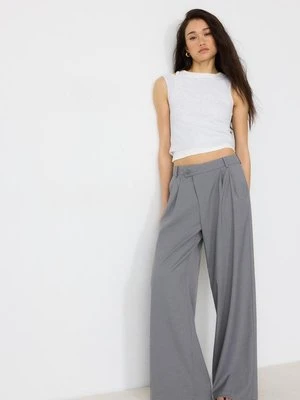 Stradivarius Spodnie wizytowe z krzyżowanym pasem  Ciemnoszary