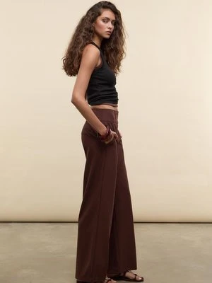 Stradivarius Spodnie wizytowe z szerokim pasem  Brązowy