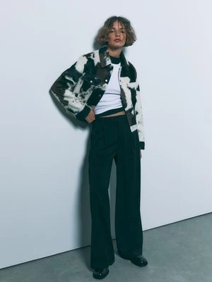 Stradivarius Spodnie wizytowe z szerokimi nogawkami  Czarny