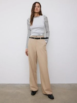 Stradivarius Spodnie z paskiem o luźnym kroju z prostymi nogawkami  Brązowy