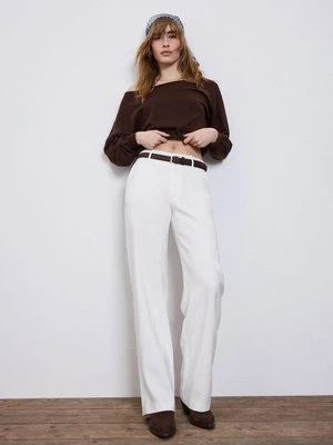 Stradivarius Spodnie z paskiem o luźnym kroju z prostymi nogawkami  Ecru