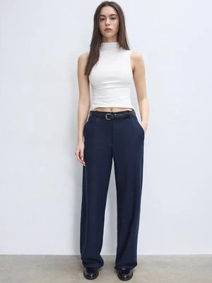 Stradivarius Spodnie z paskiem o luźnym kroju z prostymi nogawkami  Morski