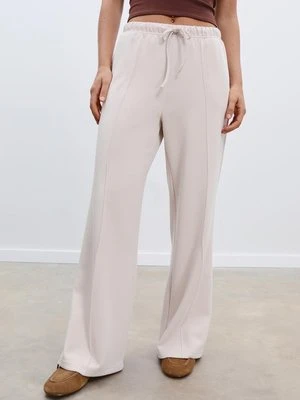 Stradivarius Spodnie z szerokimi nogawkami z przeszyciami i miękkie w dotyku Szary