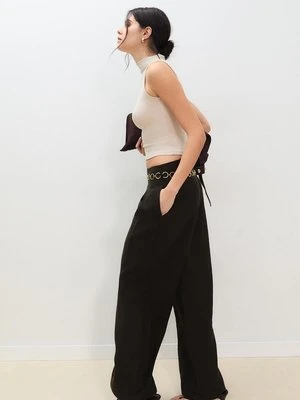 Stradivarius Spodnie z zakładkami i łańcuchem tencel  Brązowy