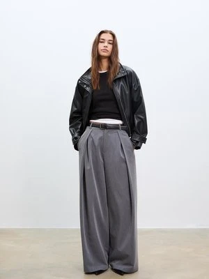 Stradivarius Spodnie z zakładkami maxi i paskiem  Ciemnoszary