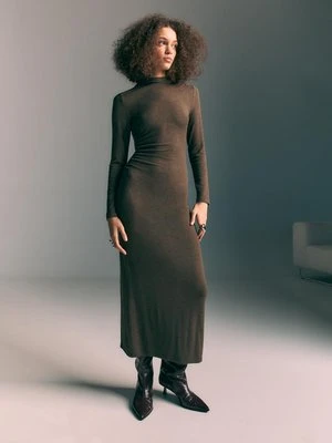 Stradivarius Sukienka midi z dzianiny  Brązowy