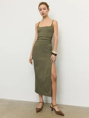 Stradivarius Sukienka średniej długości z bengaliny z dekoltem kwadratowym  Khaki