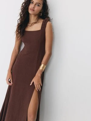 Stradivarius Sukienka średniej długości z efektem lnu, krzyżowanymi ramiączkami na plecach  Brązowy