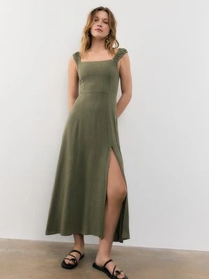 Stradivarius Sukienka średniej długości z efektem lnu, krzyżowanymi ramiączkami na plecach  Khaki