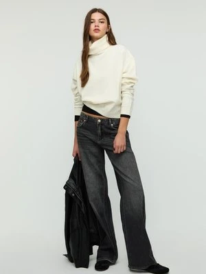 Stradivarius Basicowy sweter z wysokim kołnierzem  Ecru