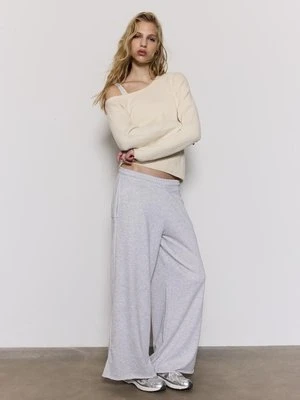 Stradivarius Sweter dzianinowy asymetryczny  Ecru